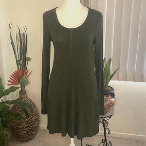BDG Thermal Henley dress in green. Long sleeve, scoop neck in size M.